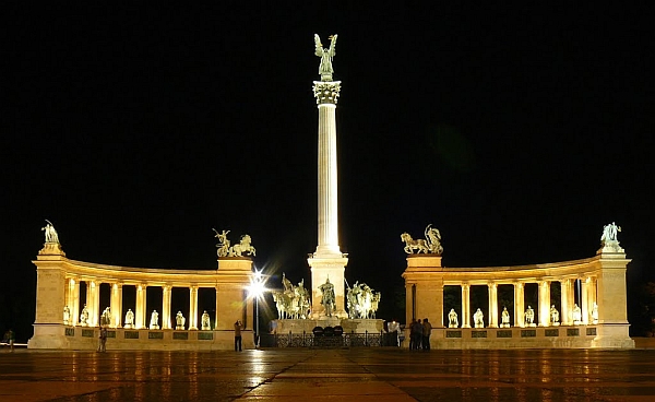 Heroes' Square